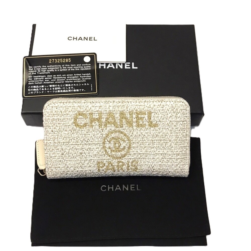 CHANEL Authentic White Deauville Wallet - Picture 7 of 7